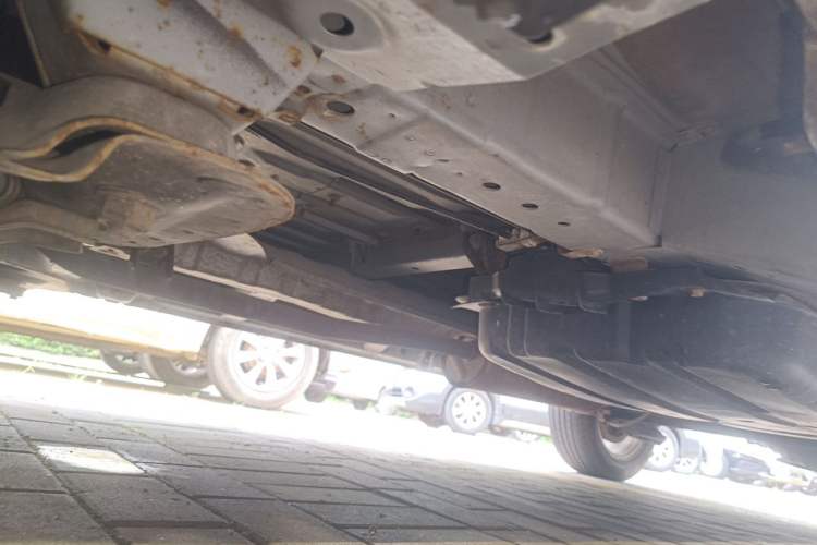 Used Dongfeng Shuaike 2011 1.6L Manual Comfort 7-Seater Chassis Front Left
