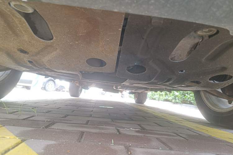 Used Dongfeng Shuaike 2011 1.6L Manual Comfort 7-Seater Chassis Front