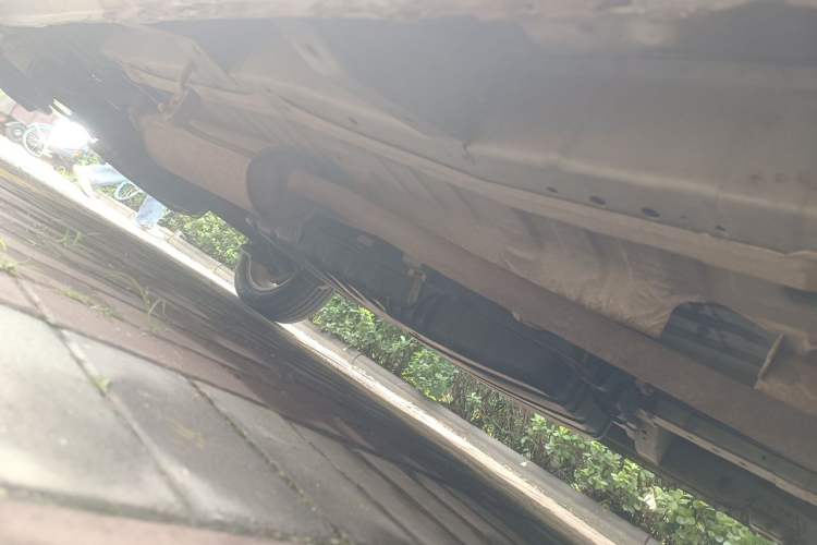 Used Dongfeng Shuaike 2011 1.6L Manual Comfort 7-Seater Chassis Front Right