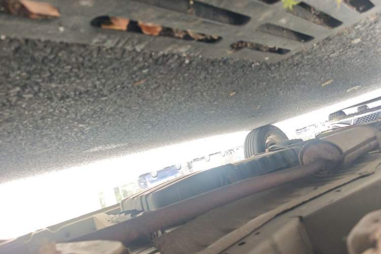 Used Dongfeng Shuaike 2011 1.6L Manual Comfort 7-Seater Chassis Front Right