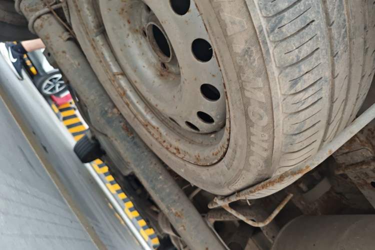 Used Dongfeng Shuaike 2011 1.6L Manual Commercial 5-Seater Chassis Rear