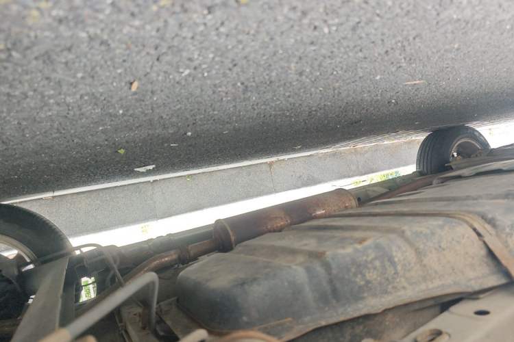 Used Dongfeng Shuaike 2011 1.6L Manual Comfort 7-Seater Chassis Rear Left