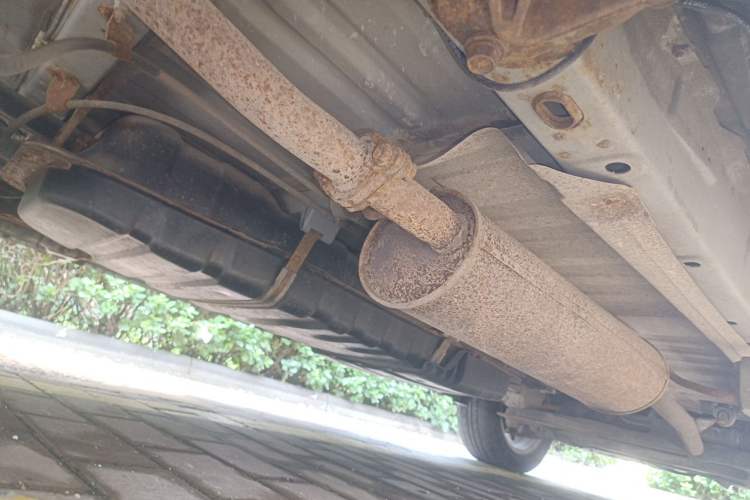 Used Dongfeng Shuaike 2011 1.6L Manual Comfort 7-Seater Chassis Rear Right