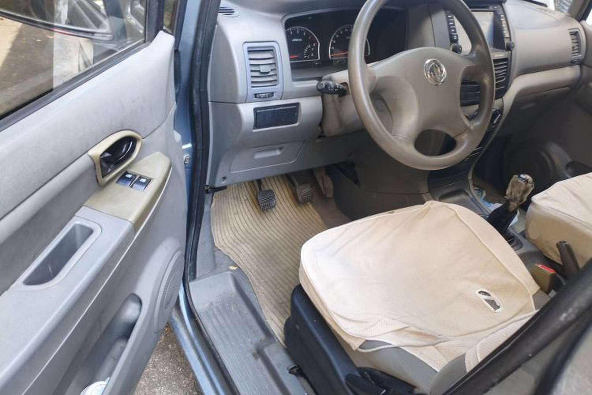 Used Dongfeng Shuaike 2011 1.6L Manual Commercial 5-Seater Driver Seat