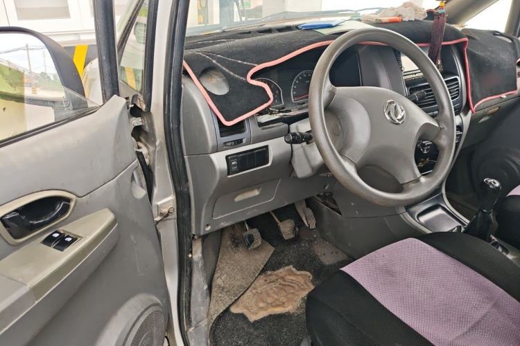 Used Dongfeng Shuaike 2011 1.6L Manual Commercial 5-Seater Driver Seat