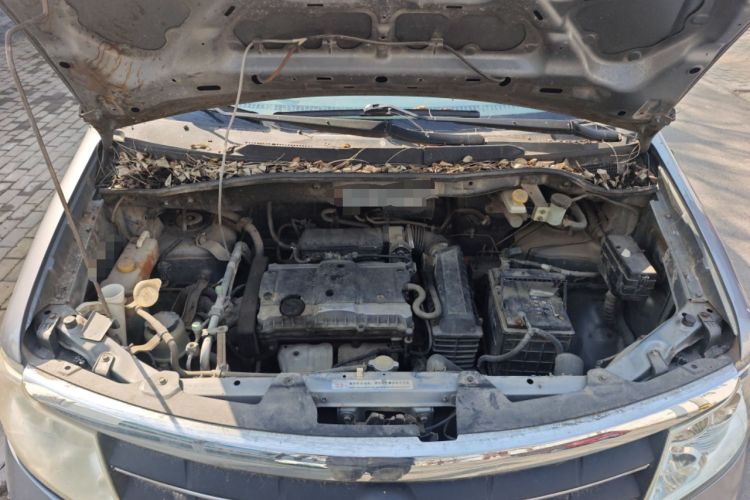 Used Dongfeng Shuaike 2011 1.6L Manual Comfort 7-Seater Engine Bay