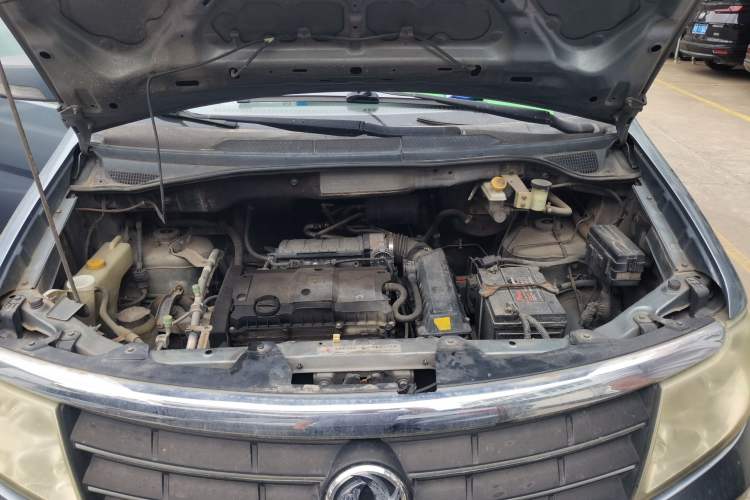 Used Dongfeng Shuaike 2011 1.6L Manual Comfort 7-Seater Engine Bay