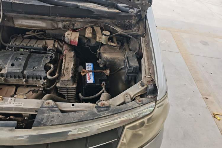 Used Dongfeng Shuaike 2011 1.6L Manual Commercial 5-Seater Engine Bay Left