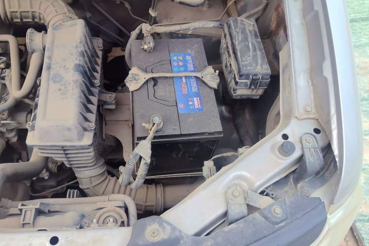 Used Dongfeng Shuaike 2011 1.5L Manual Standard 5-Seater China IV Engine Bay Left