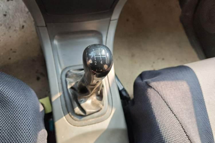 Used Dongfeng Shuaike 2011 1.5L Manual Standard 5-Seater China IV Gear Lever