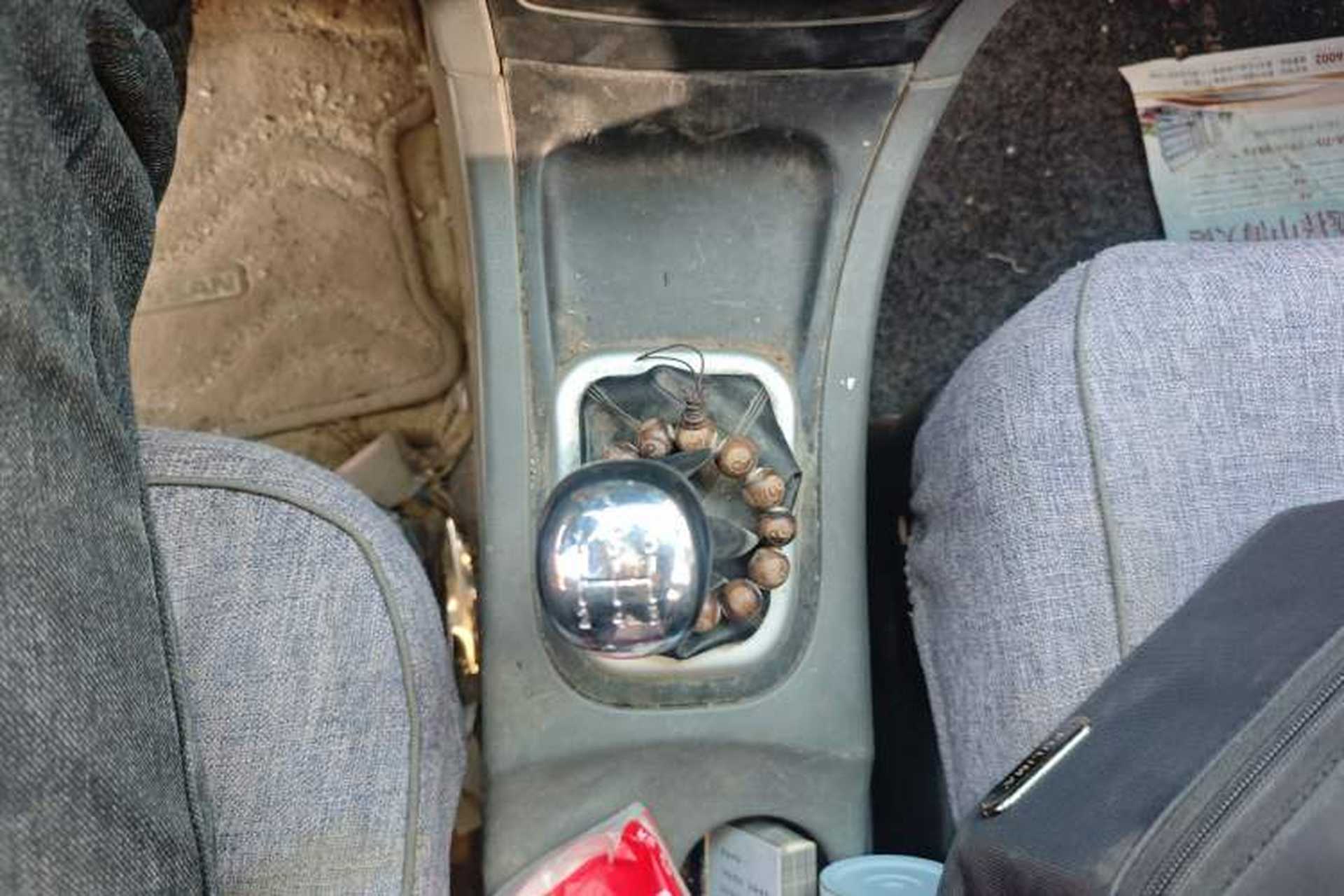 Used Dongfeng Shuaike 2011 1.6L Manual Comfort 7-Seater Gear Lever