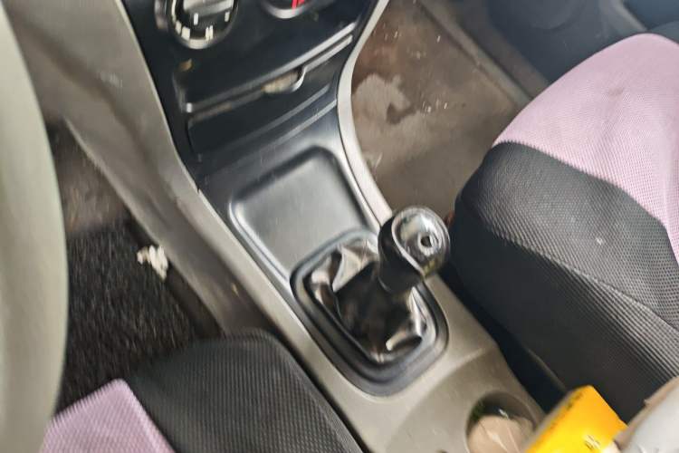 Used Dongfeng Shuaike 2011 1.6L Manual Commercial 5-Seater Gear Lever