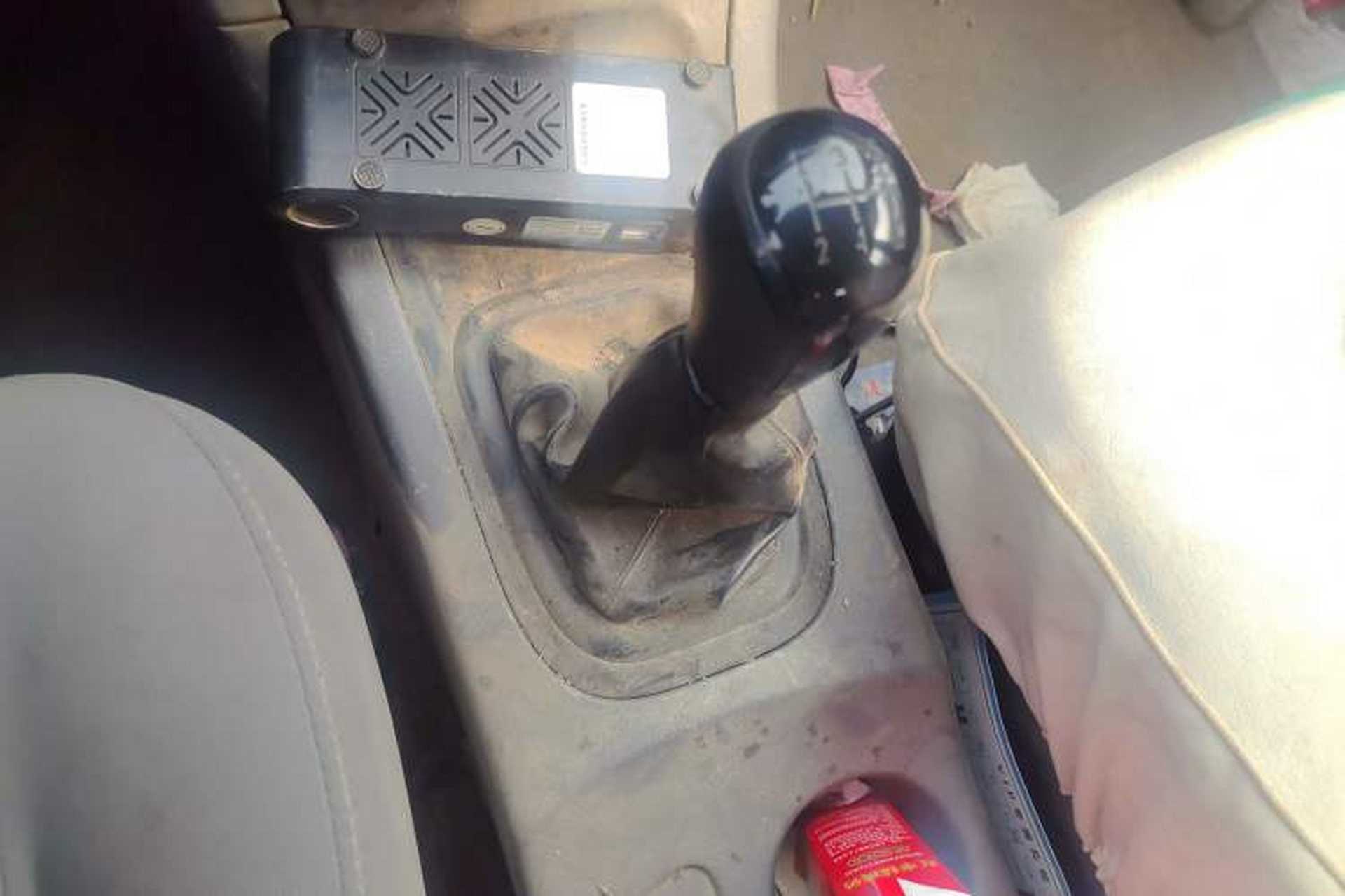Used Dongfeng Shuaike 2011 1.5L Manual Standard 5-Seater China IV Gear Lever