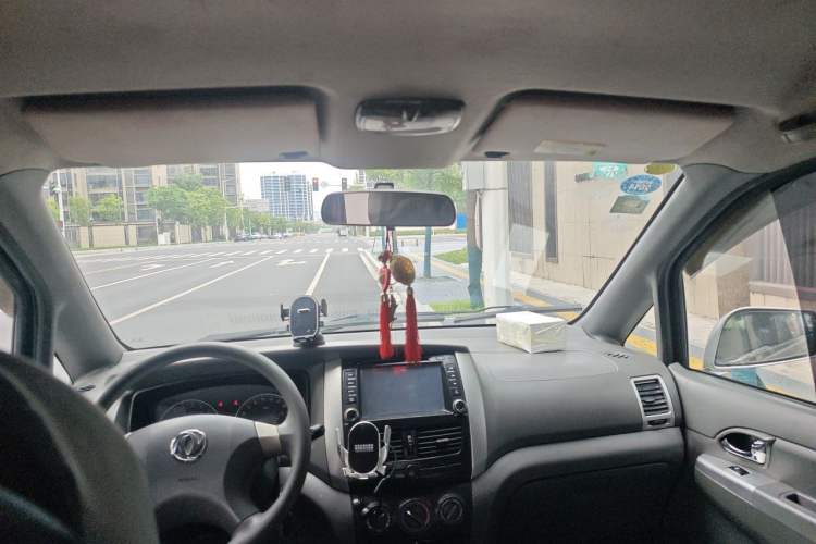 Used Dongfeng Shuaike 2011 1.6L Manual Comfort 7-Seater Headliner