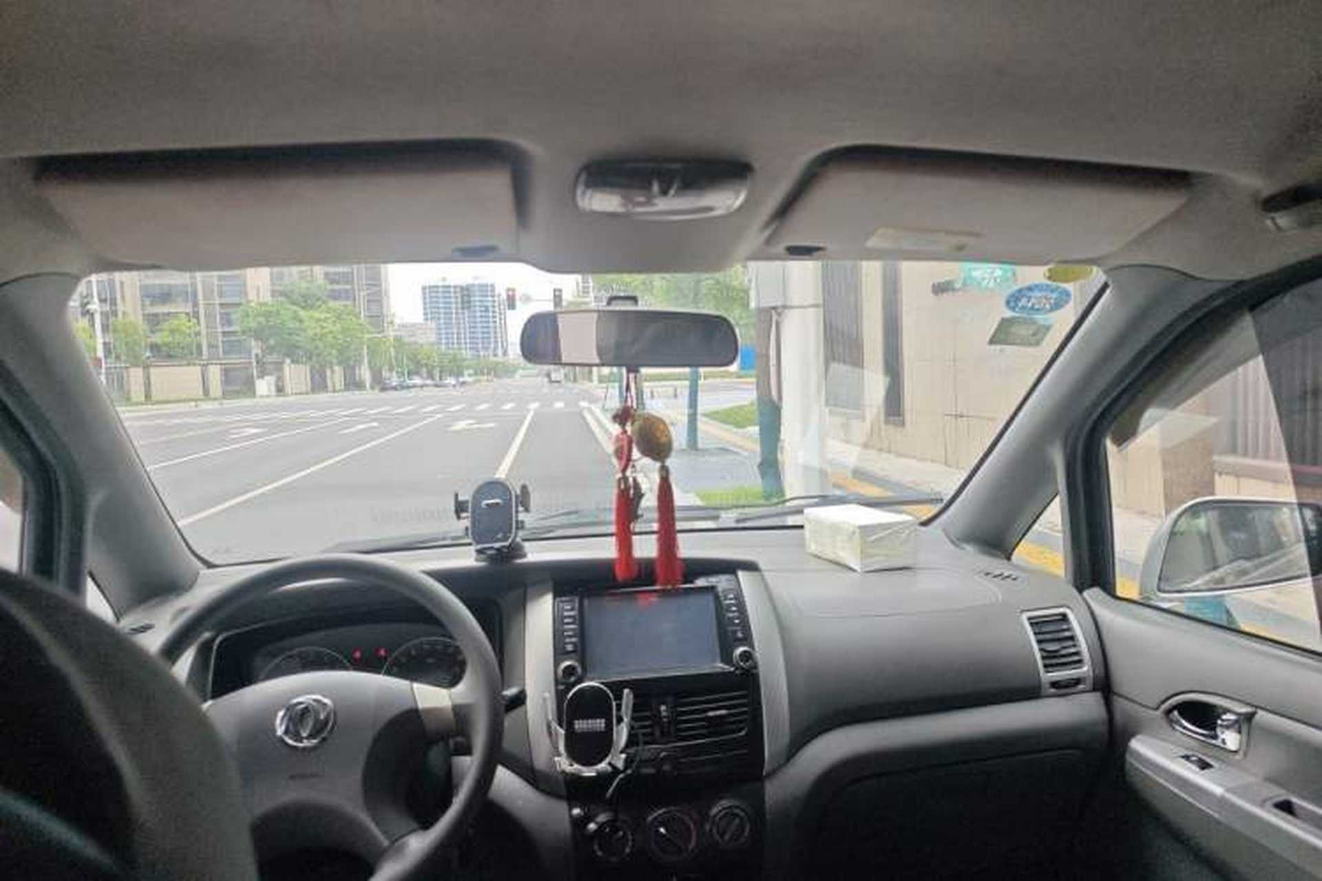 Used Dongfeng Shuaike 2011 1.6L Manual Comfort 7-Seater Headliner
