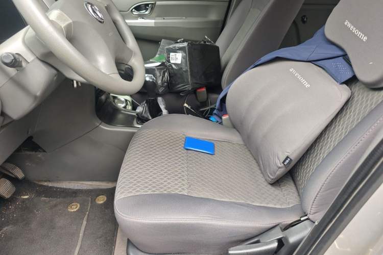 Used Dongfeng Shuaike 2011 1.6L Manual Comfort 7-Seater Left Front Seat