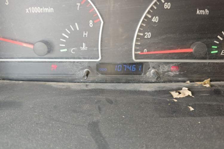 Used Dongfeng Shuaike 2011 1.6L Manual Comfort 7-Seater Odometer Close Up