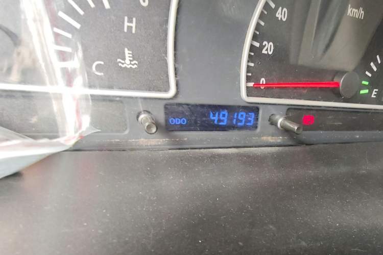 Used Dongfeng Shuaike 2011 1.6L Manual Comfort 7-Seater Odometer Close Up