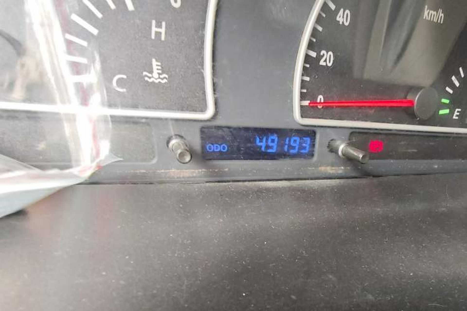 Used Dongfeng Shuaike 2011 1.6L Manual Comfort 7-Seater Odometer Close Up
