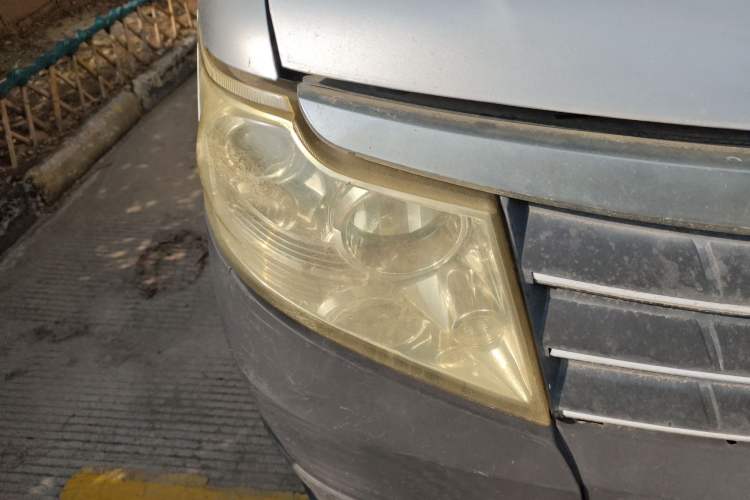 Used Dongfeng Shuaike 2011 1.5L Manual Standard 5-Seater China IV Right Front Headlight