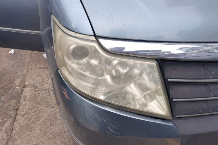 Used Dongfeng Shuaike 2011 1.6L Manual Comfort 7-Seater Right Front Headlight