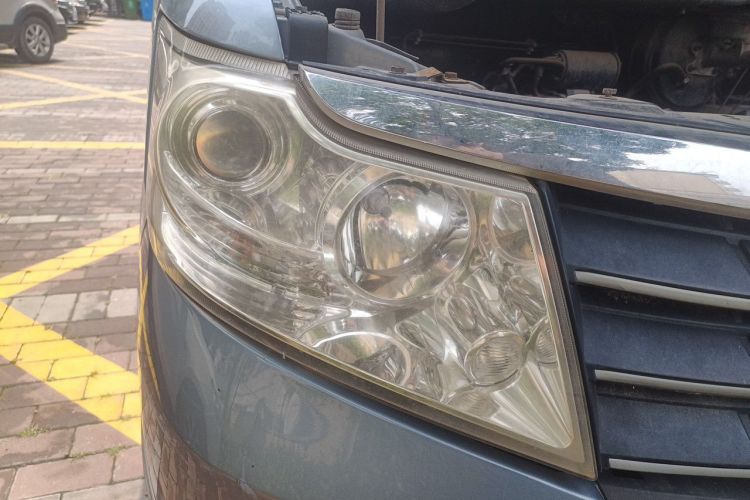 Used Dongfeng Shuaike 2011 1.6L Manual Comfort 7-Seater Right Front Headlight