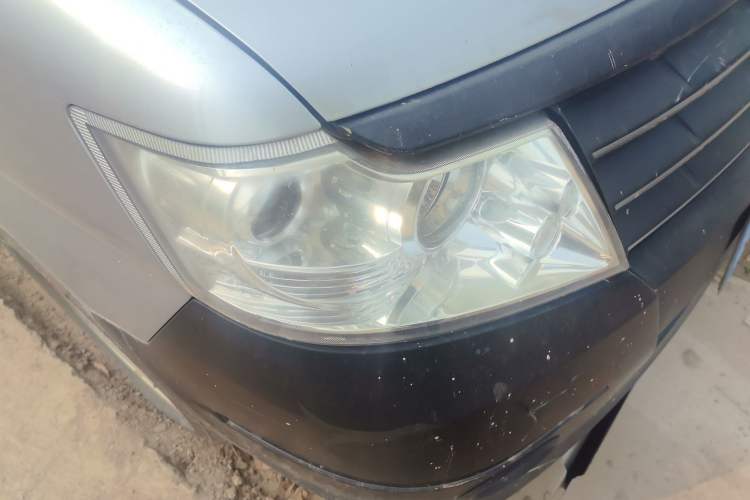 Used Dongfeng Shuaike 2011 1.5L Manual Standard 5-Seater China IV Right Front Headlight