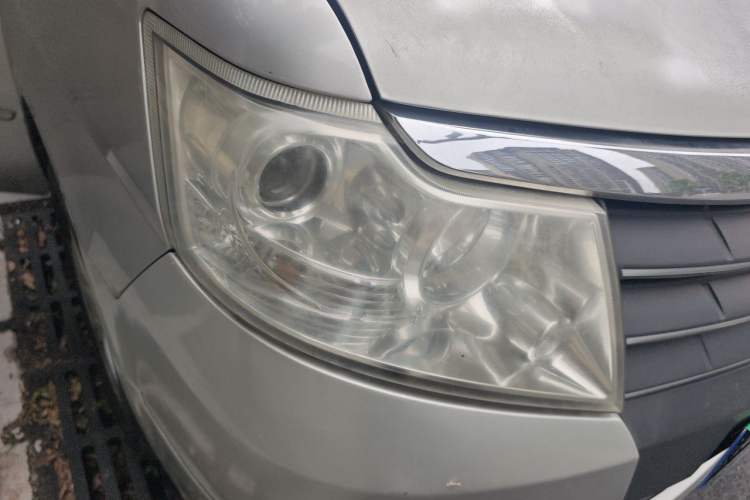Used Dongfeng Shuaike 2011 1.6L Manual Comfort 7-Seater Right Front Headlight