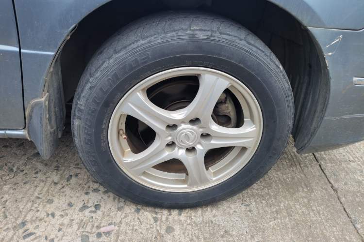Used Dongfeng Shuaike 2011 1.6L Manual Comfort 7-Seater Right Front Wheel Hub