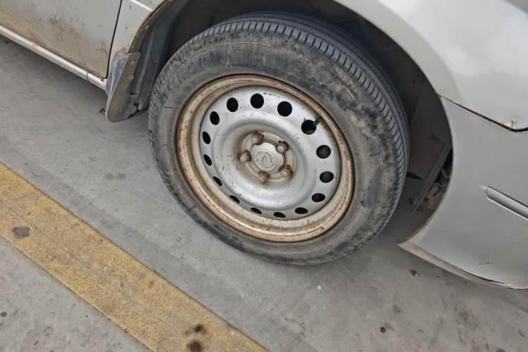 Used Dongfeng Shuaike 2011 1.6L Manual Commercial 5-Seater Right Front Wheel Hub