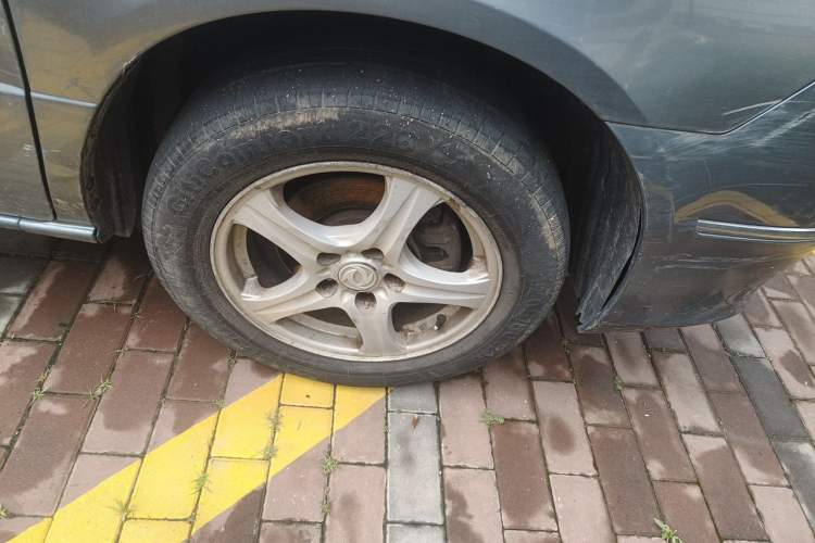 Used Dongfeng Shuaike 2011 1.6L Manual Comfort 7-Seater Right Front Wheel Hub