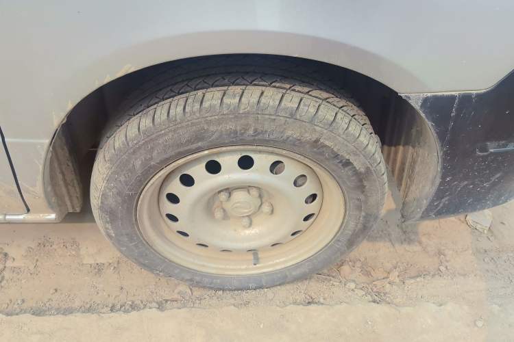 Used Dongfeng Shuaike 2011 1.5L Manual Standard 5-Seater China IV Right Front Wheel Hub