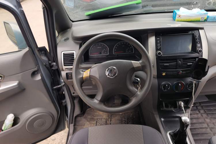 Used Dongfeng Shuaike 2011 1.6L Manual Comfort 7-Seater Steering Wheel