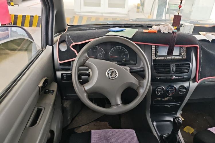 Used Dongfeng Shuaike 2011 1.6L Manual Commercial 5-Seater Steering Wheel