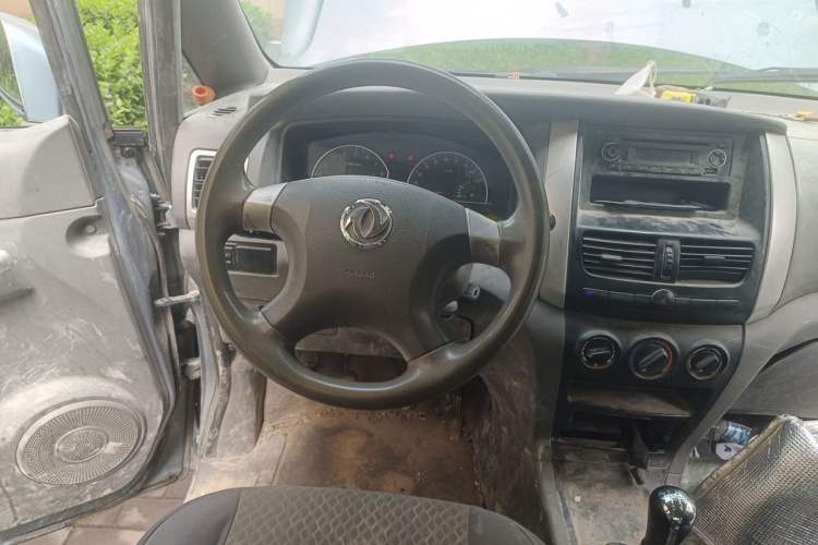 Used Dongfeng Shuaike 2011 1.6L Manual Comfort 7-Seater Steering Wheel