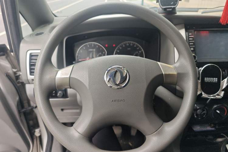 Used Dongfeng Shuaike 2011 1.6L Manual Comfort 7-Seater Steering Wheel