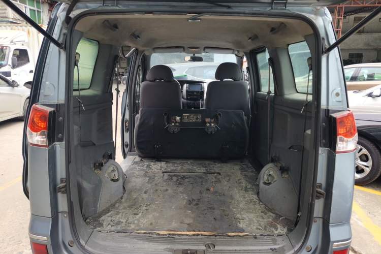 Used Dongfeng Shuaike 2011 1.6L Manual Comfort 7-Seater Trunk