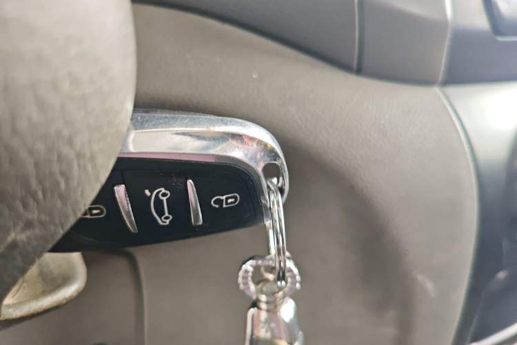 Used Dongfeng Shuaike 2011 1.6L Manual Commercial 5-Seater Vehicle Key