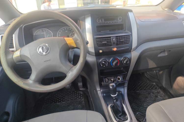Used Dongfeng Shuaike 2011 1.6L Manual Luxury 7-Seater Center Console