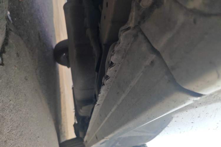 Used Dongfeng Shuaike 2011 1.6L Manual Luxury 7-Seater Chassis Front Left