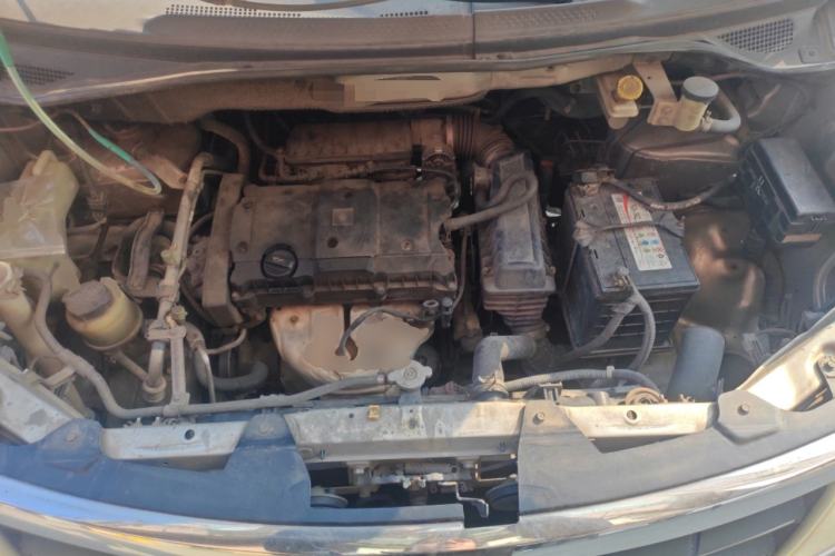 Used Dongfeng Shuaike 2011 1.6L Manual Luxury 7-Seater Engine Bay