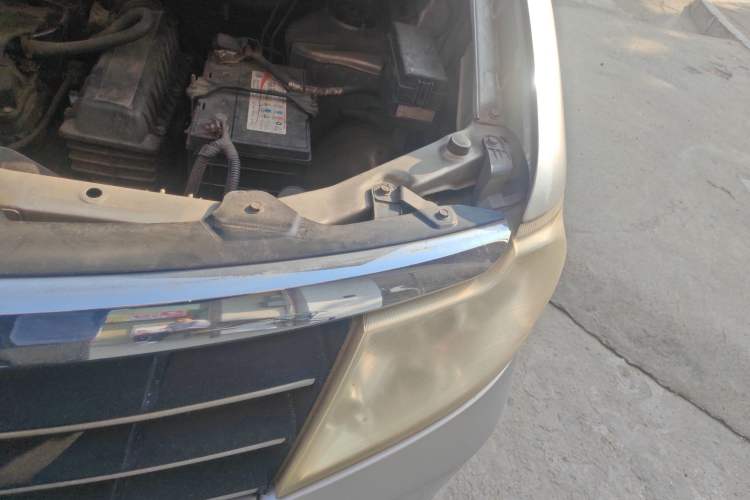 Used Dongfeng Shuaike 2011 1.6L Manual Luxury 7-Seater Engine Bay Left