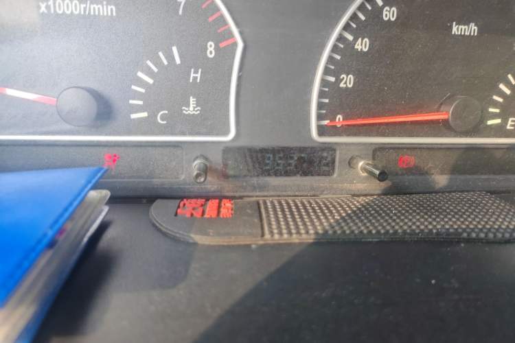 Used Dongfeng Shuaike 2011 1.6L Manual Luxury 7-Seater Odometer Close Up