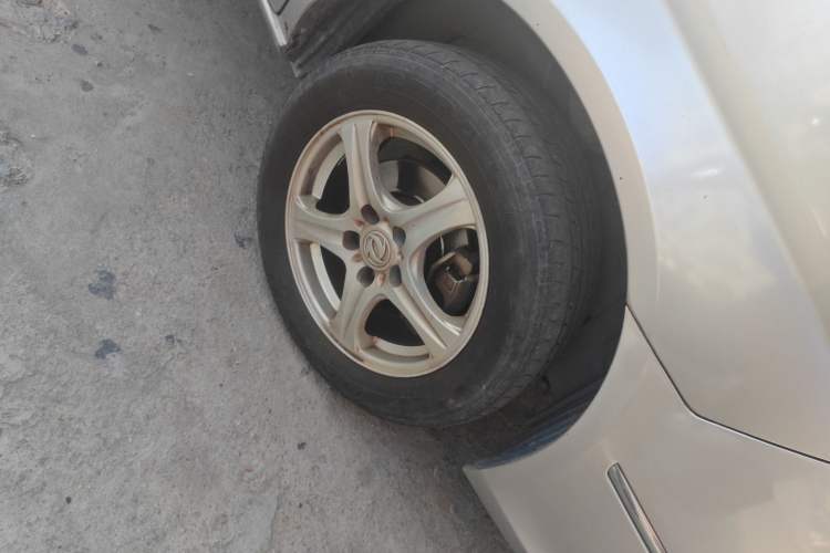 Used Dongfeng Shuaike 2011 1.6L Manual Luxury 7-Seater Right Front Wheel Hub