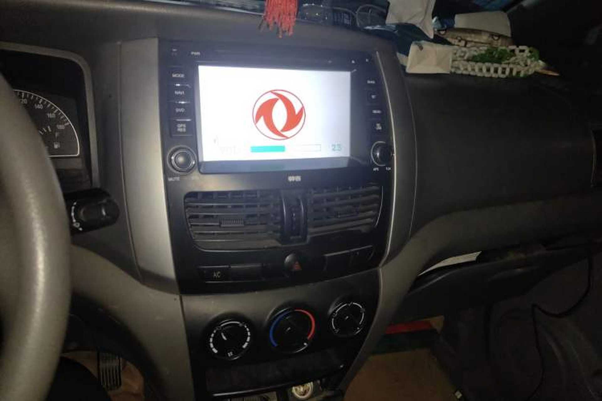 Used Dongfeng Shuaike 2011 1.6L Manual Comfort 7-Seater Audio And AC Panel