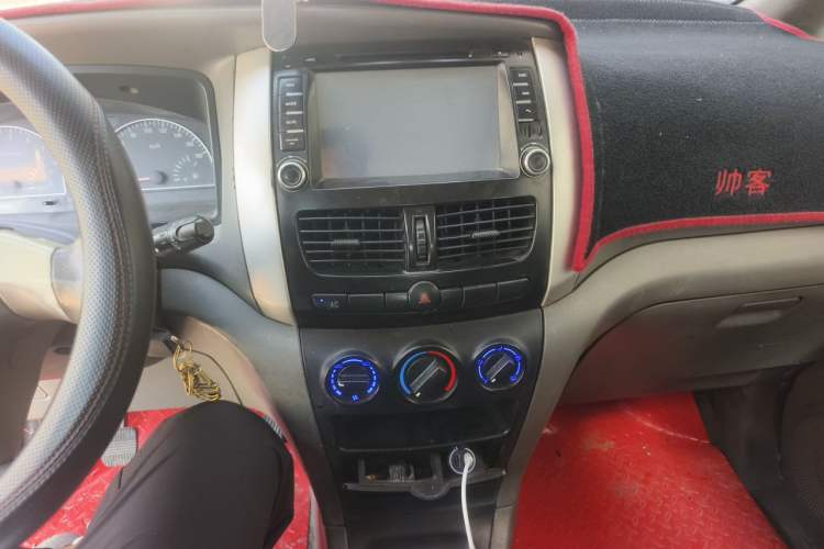 Used Dongfeng Shuaike 2011 1.6L Manual Comfort 7-Seater Audio And AC Panel
