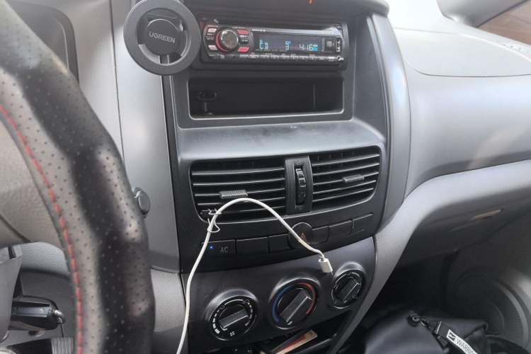 Used Dongfeng Shuaike 2011 1.6L Manual Commercial 5-Seater Audio And AC Panel