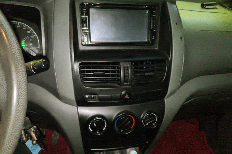 Used Dongfeng Shuaike 2011 1.5L Manual Comfort 7-Seater China IV Standard Audio And AC Panel