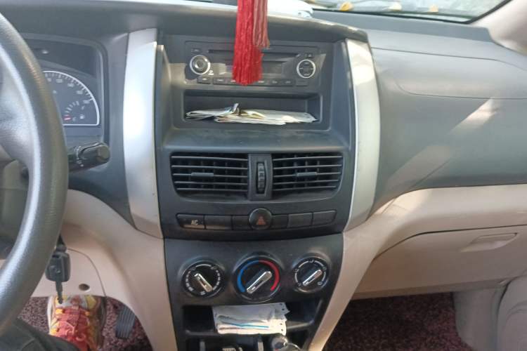 Used Dongfeng Shuaike 2011 1.6L Manual Comfort 7-Seater Audio And AC Panel