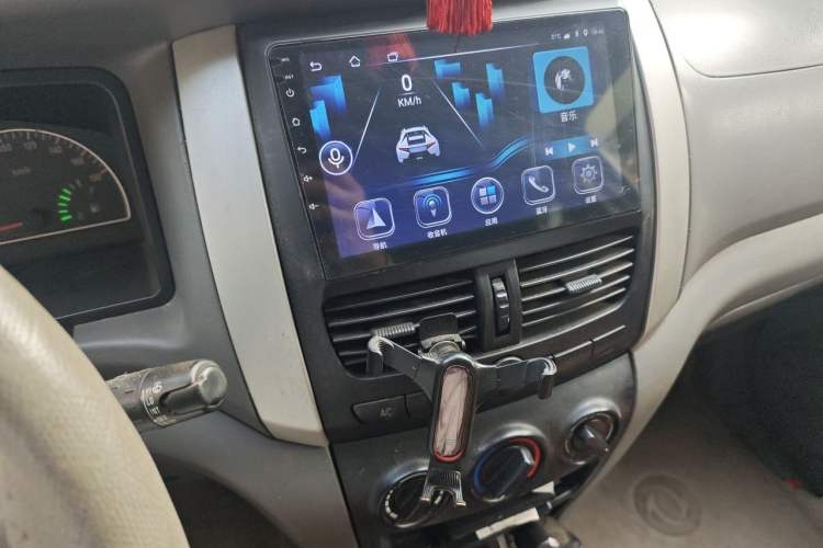 Used Dongfeng Shuaike 2011 1.6L Manual Comfort 7-Seater Audio And AC Panel